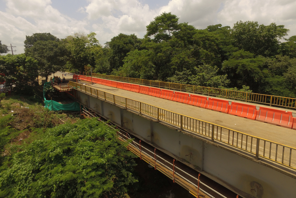 Restricción de vehículos con carga extra dimensionada en Puente Ají Molido